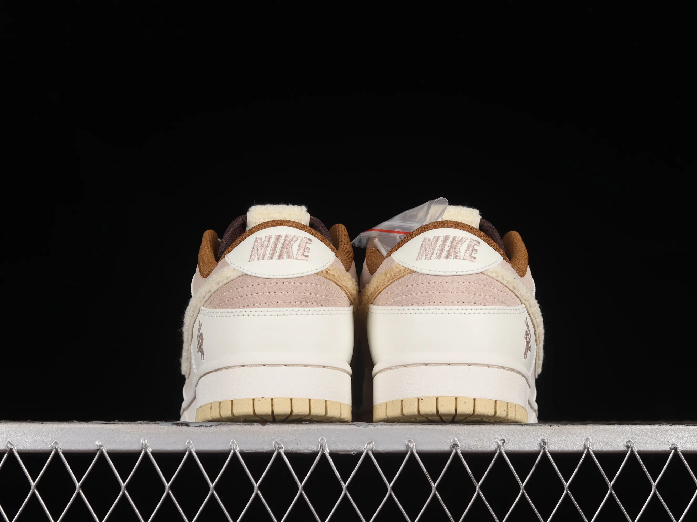All categories Nk SB Dunk series Nk SB Dunk Low low-top sneakers M version pure original Nk Dunk Low "Year of the Rabbit" Year of the Rabbit Sui Rabbit theme SB low-top sports and leisure sneakers FD4203-211